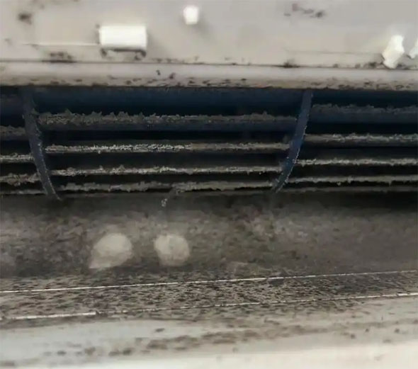 鹤岗市空调吹的风有股烧焦味是怎么回事